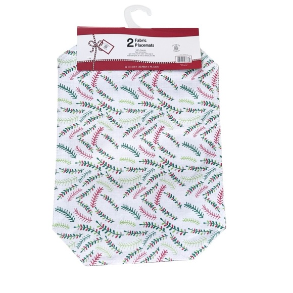 Holiday Christmas White Green Red Table Placemats SET OF 4 NWT - Picture 3 of 5